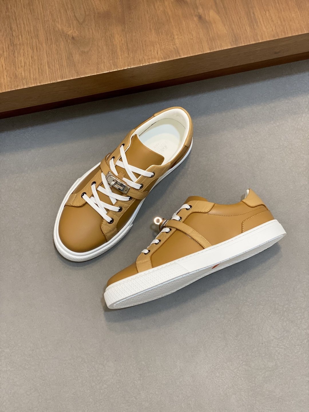 Hermès H-Detail Low-Top Sneakers